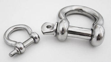 Bow Shackle Detail