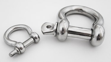 Bow Shackle Detail Bow Shackle Detail